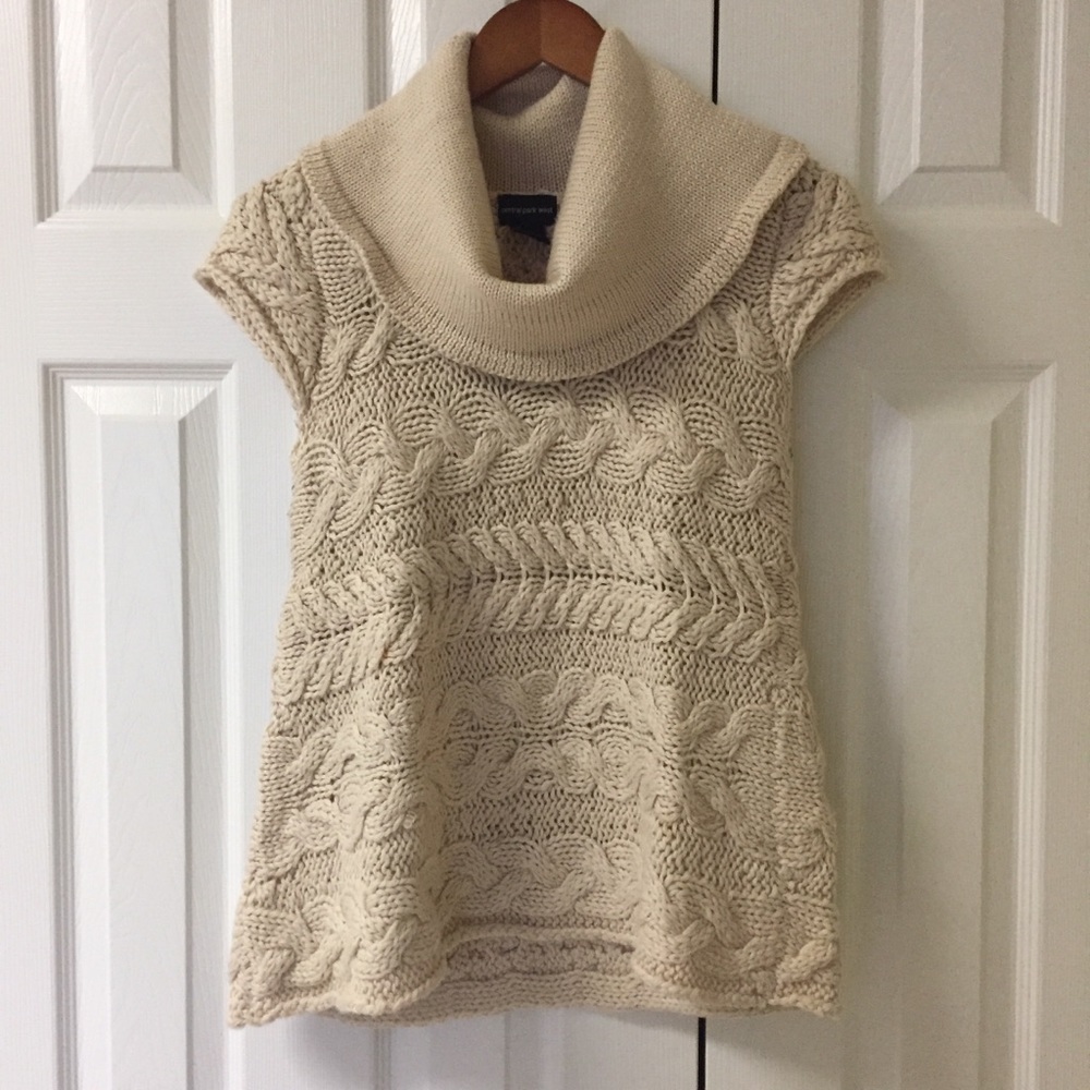 Cowl neck cable-knit cap sleeve sweater